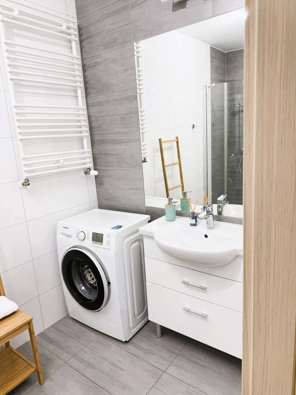 Bathroom, washing machine