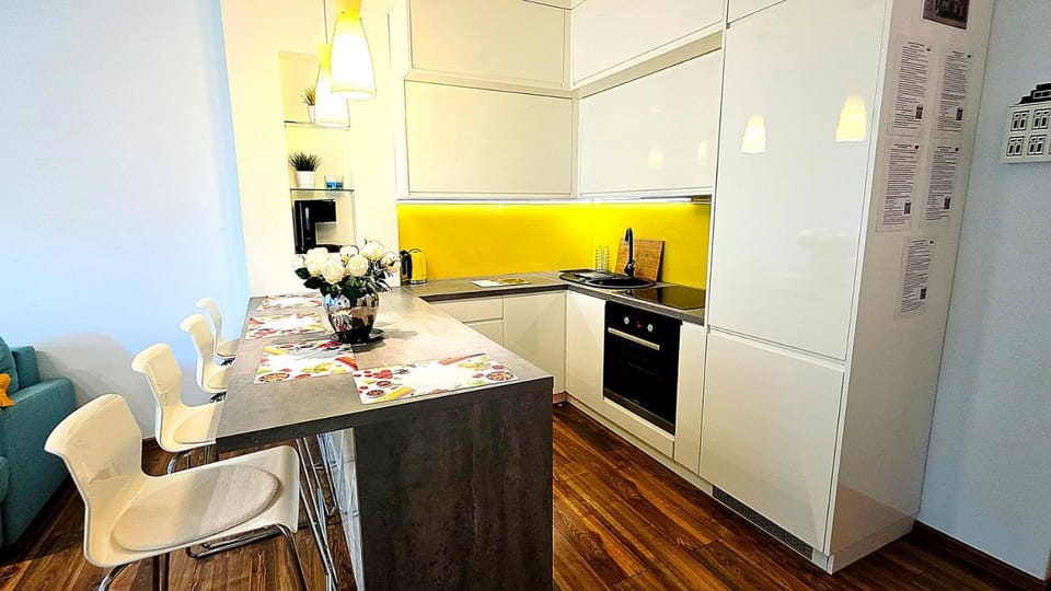 Kitchen or kitchenette, Dining area, dishwasher