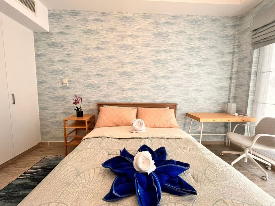 Bed, Bedroom, towels