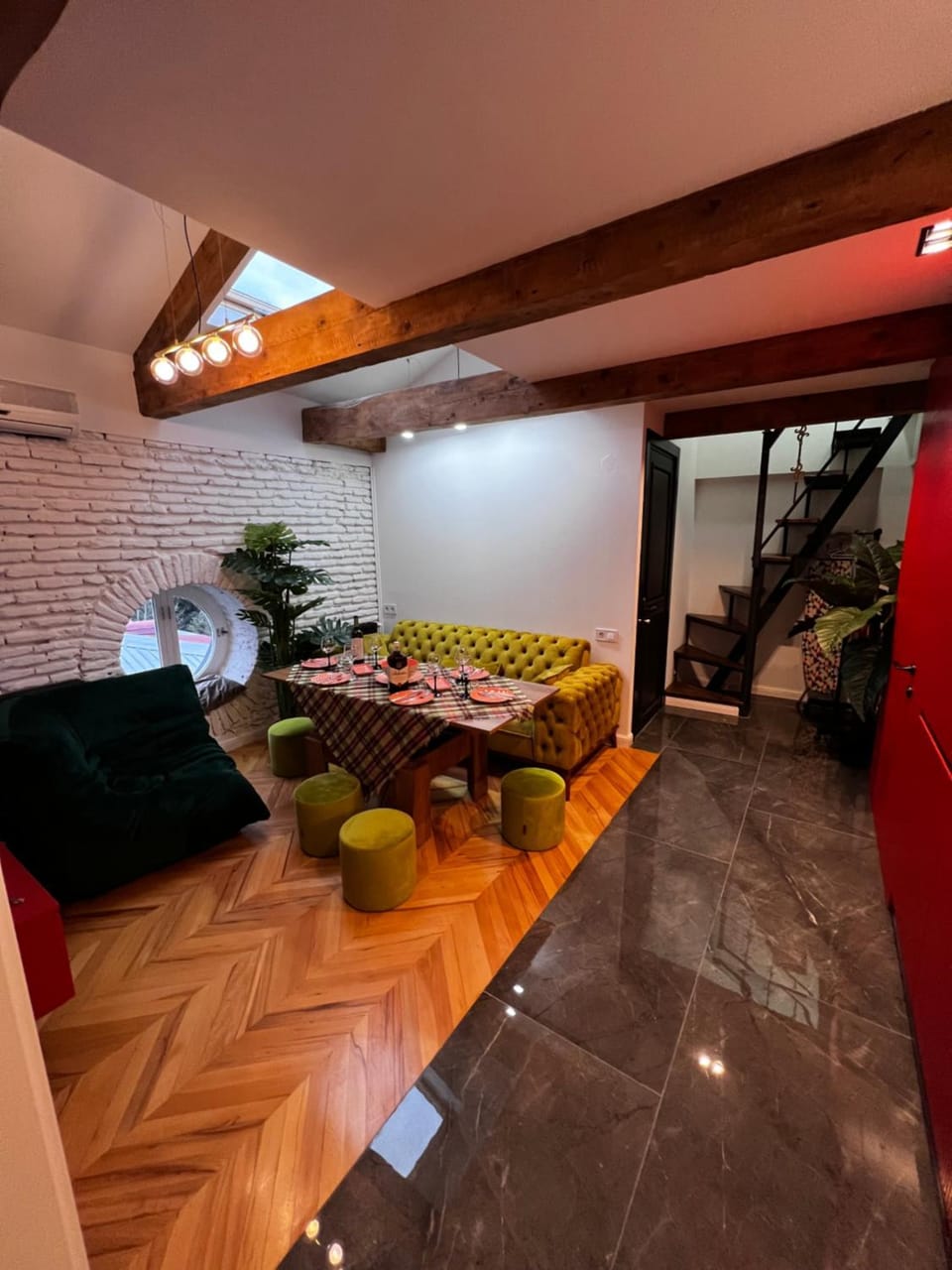 Living room, Seating area