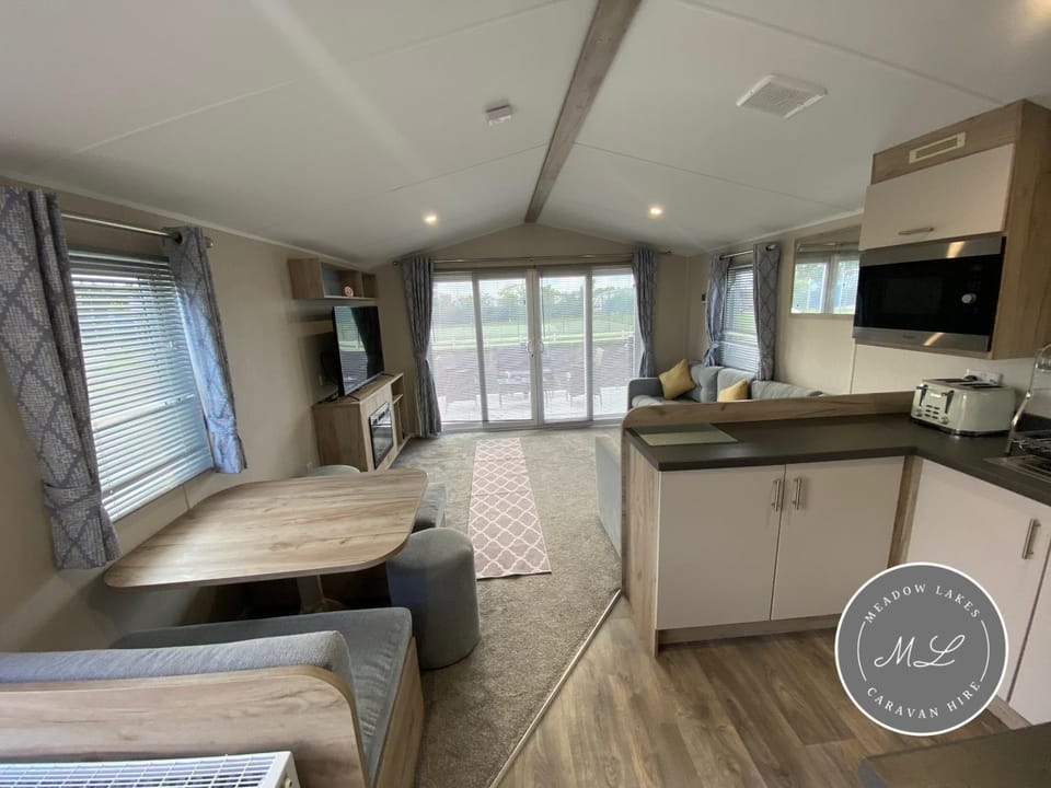 Meadow View 171 - Golden Palm - Central heating, WiFi, pet friendly, bed linen - Meadow Lakes Caravan & Lodge Hire Apartment in Chapel Saint Leonards
