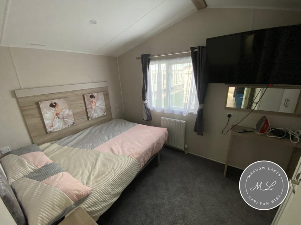 Meadow View 171 - Golden Palm - Central heating, WiFi, pet friendly, bed linen - Meadow Lakes Caravan & Lodge Hire Apartment in Chapel Saint Leonards