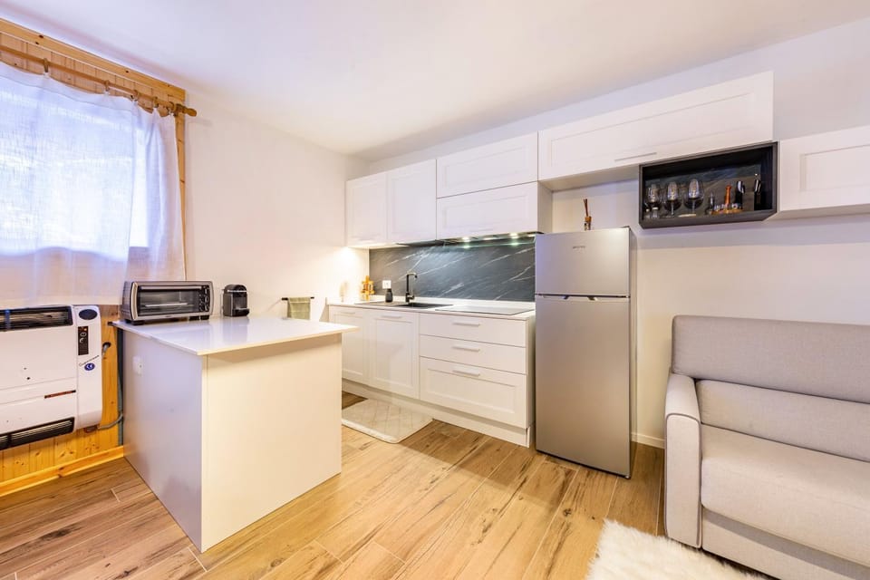 Kitchen or kitchenette, Living room