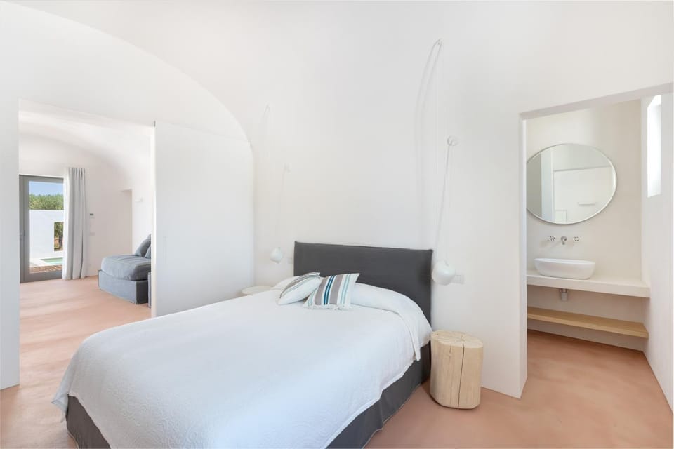 Bed, Bathroom, Bedroom, internet, wardrobe, air conditioner