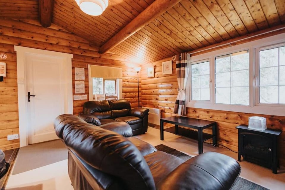 Rustic Log Cabin in Snowdonia - 2 Bedrooms & Parking Cabin in Wales