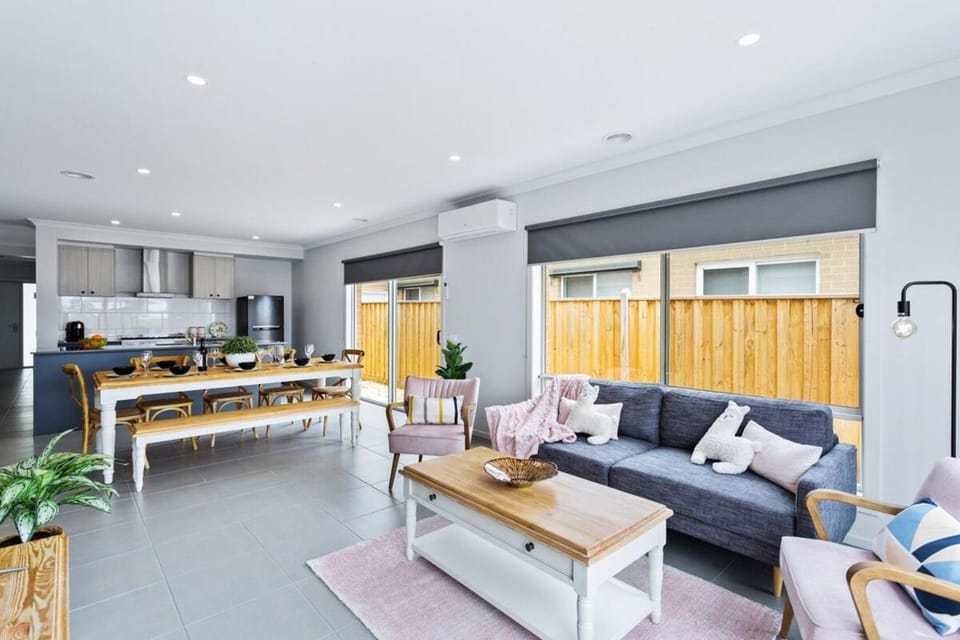 Lux 4BR 2BA Modern Fam Home House in Cowes
