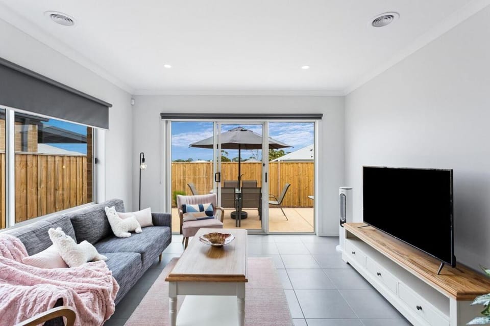 Lux 4BR 2BA Modern Fam Home House in Cowes