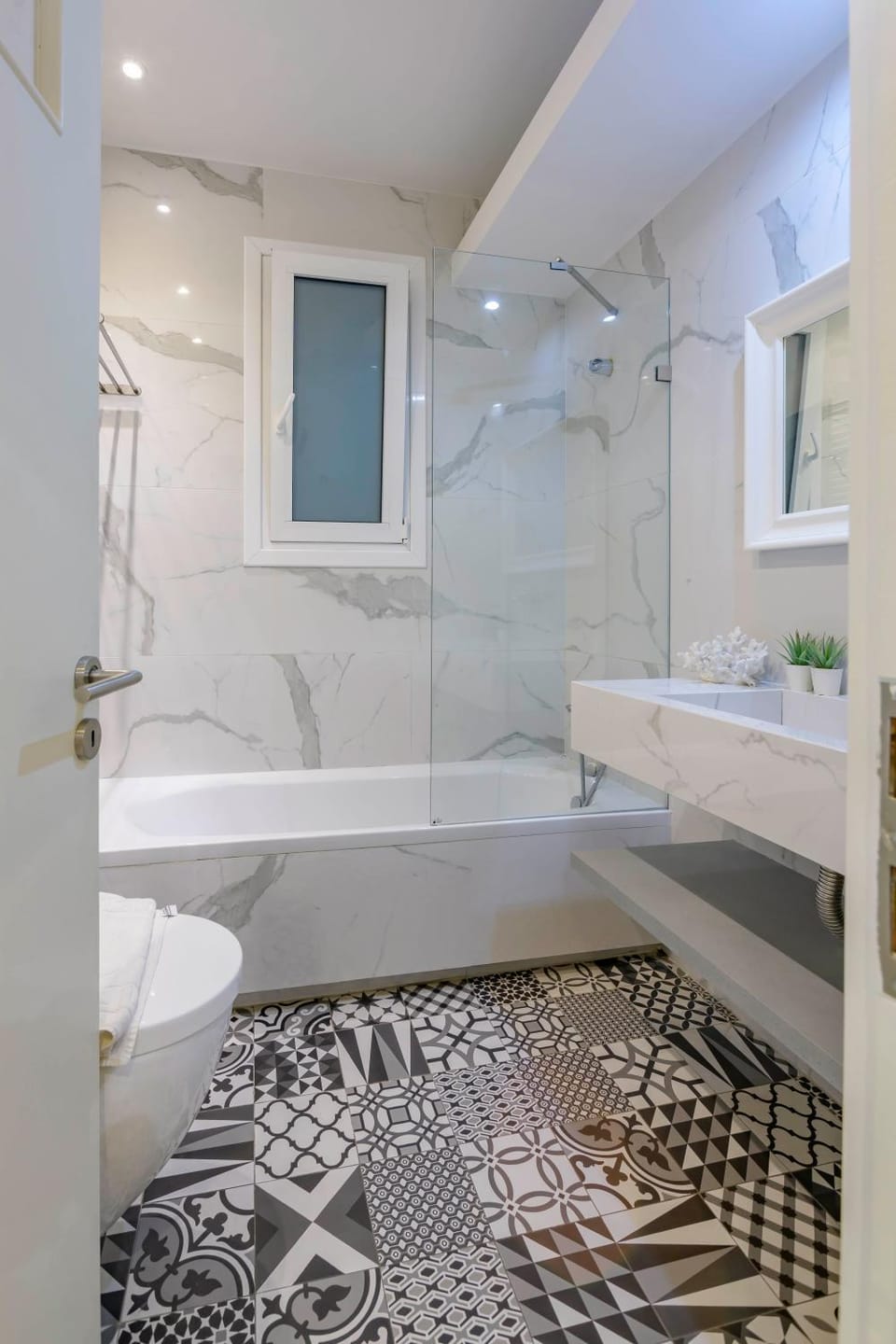 Shower, Toilet, Bathroom, Bath