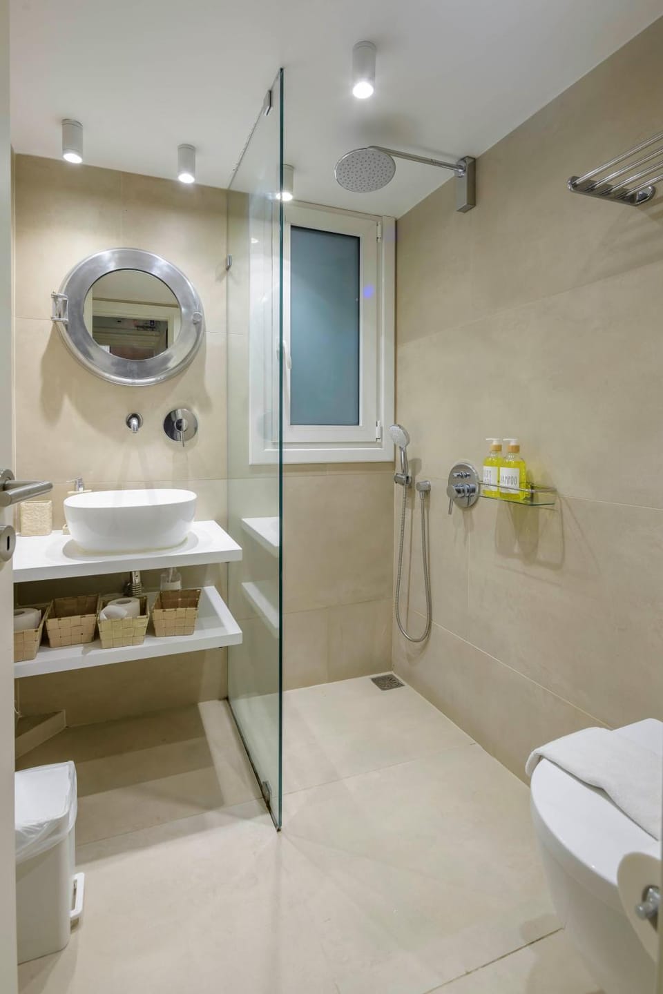 Shower, Toilet, Bathroom, towels