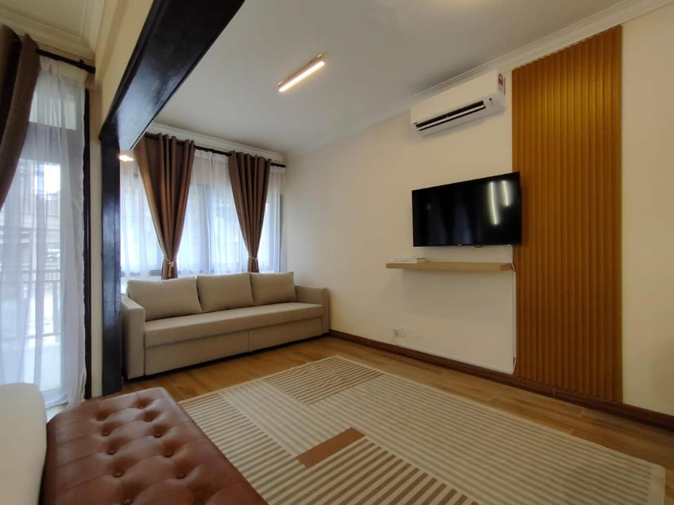 TV and multimedia, Living room, Seating area, air conditioner