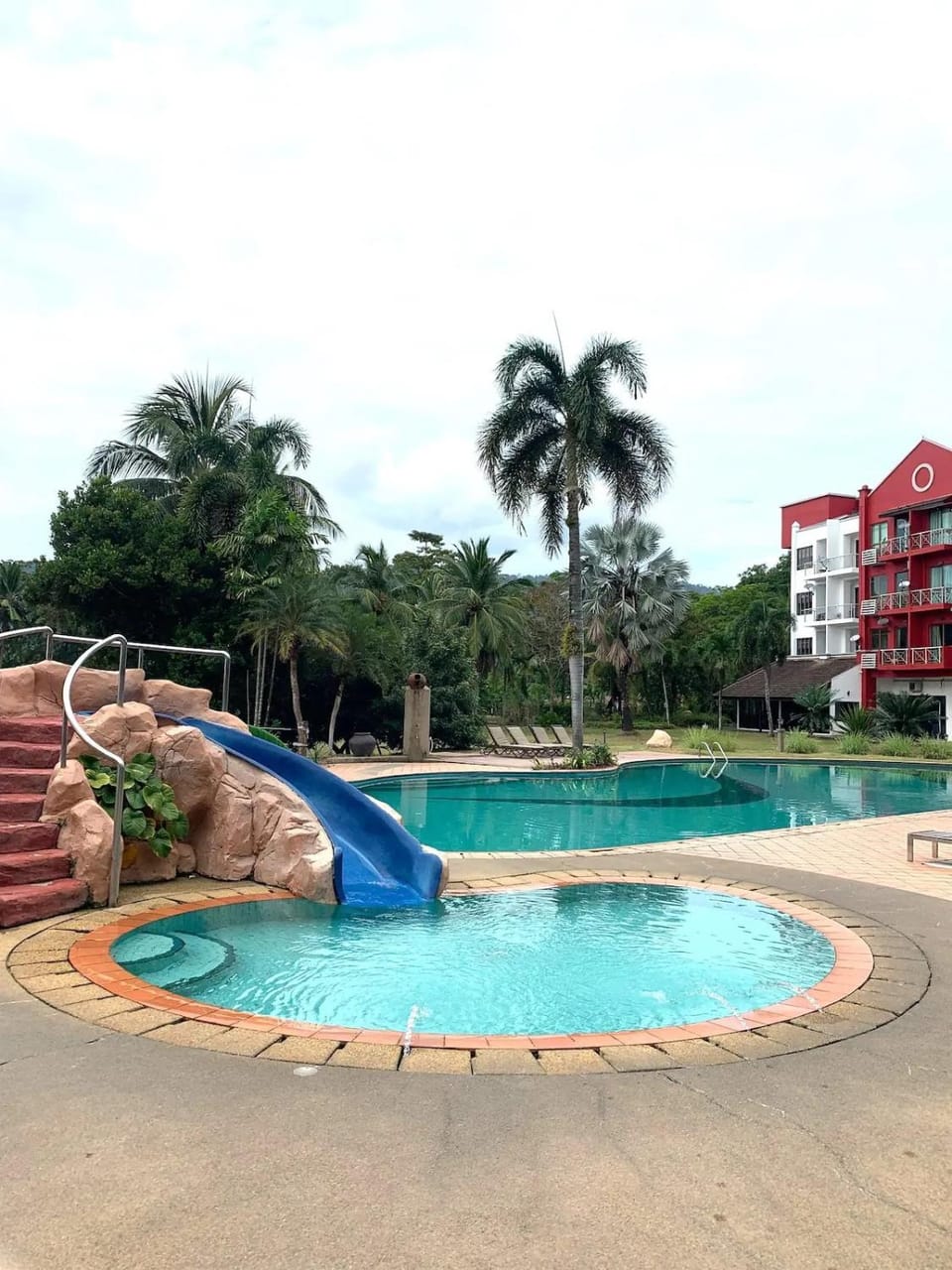 Pool view, Swimming pool, sunbed
