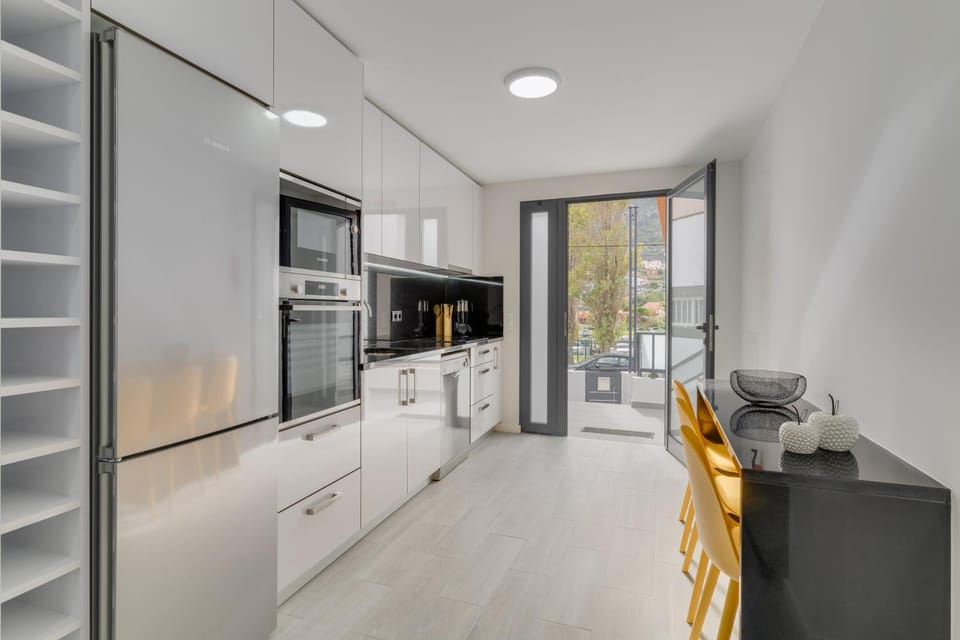 Kitchen or kitchenette, Dining area, dishwasher, minibar, pet friendly, stove