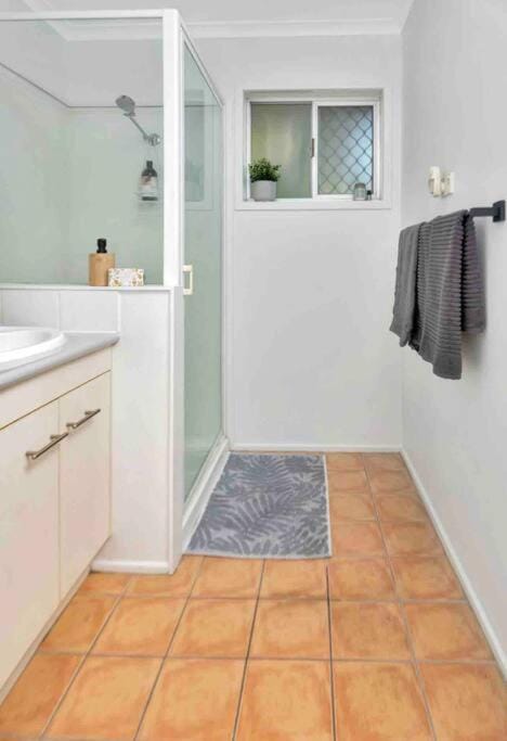Shower, Bathroom, towels