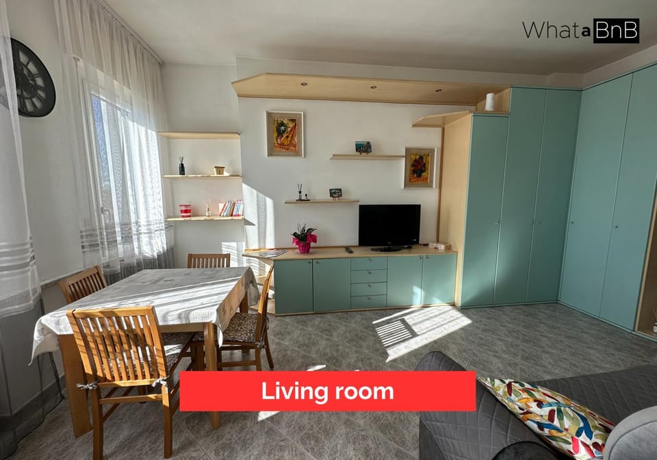 Communal lounge/ TV room, TV and multimedia, Living room