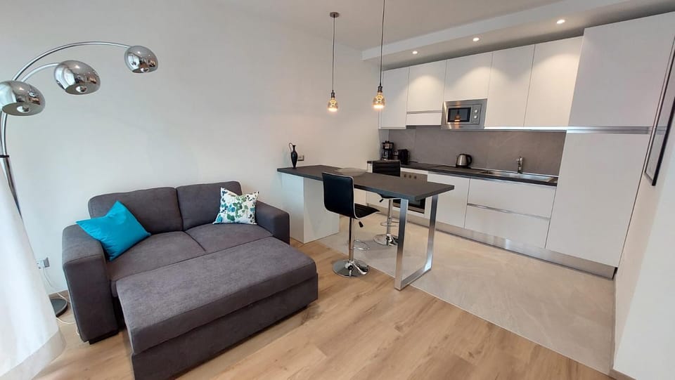 Kitchen or kitchenette, Living room, Seating area, Dining area, pet friendly, stove