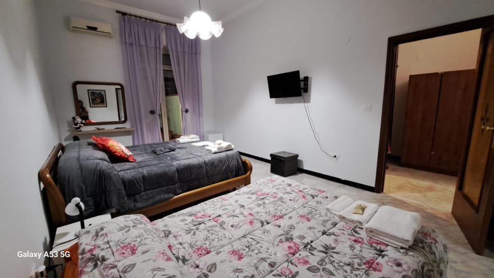 Bed, Balcony/Terrace, Bedroom