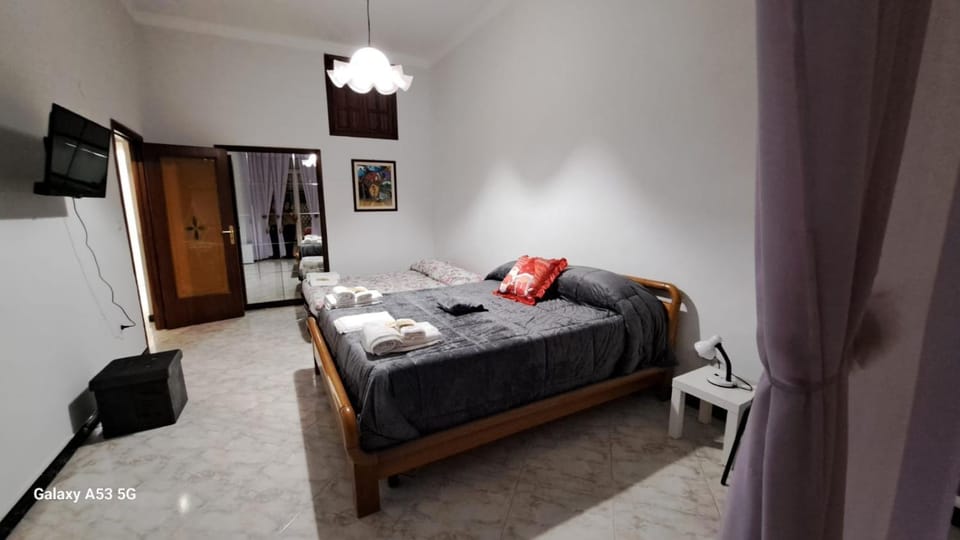 Bed, Balcony/Terrace, Bedroom, locker