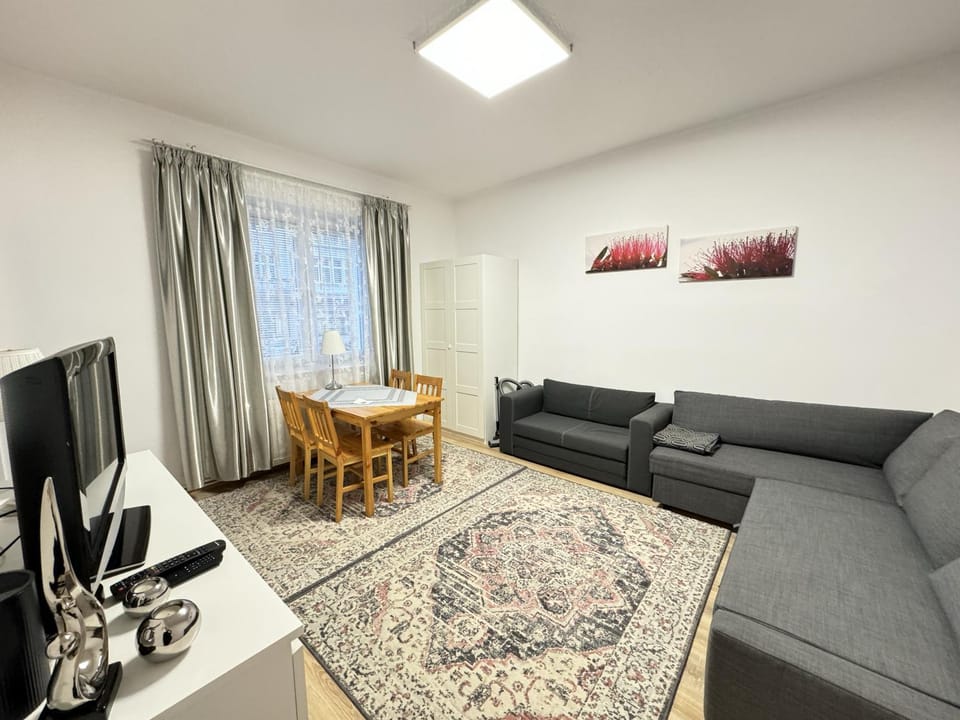 Communal lounge/ TV room, TV and multimedia, Living room, Dining area
