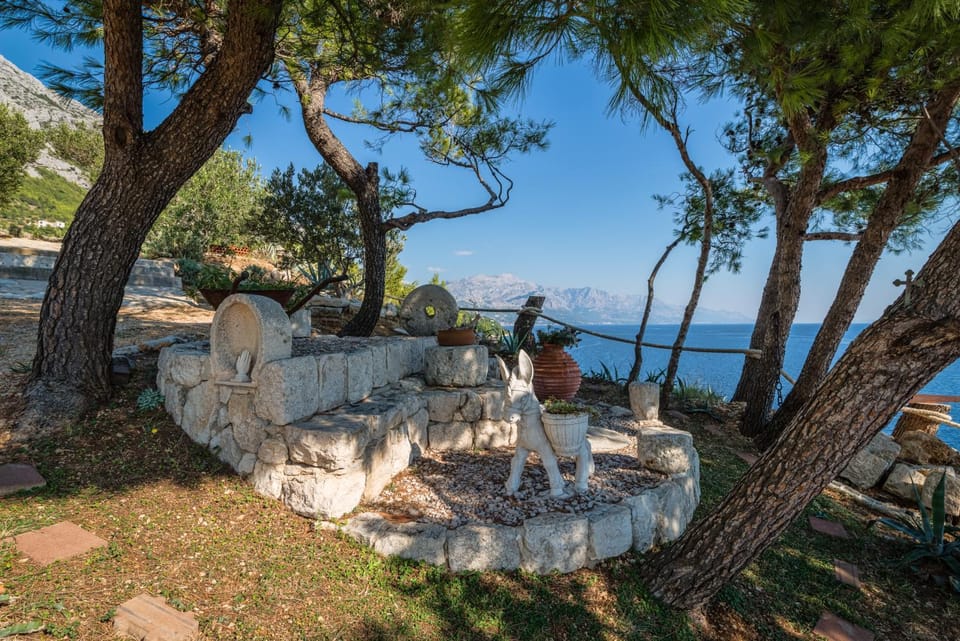 Nearby landmark, Natural landscape, Sea view