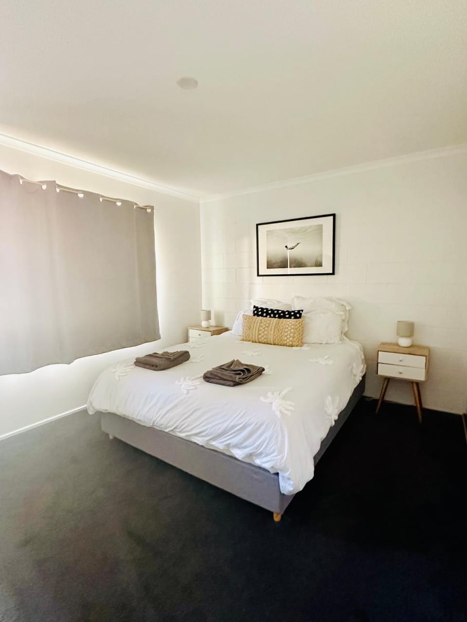 Bed, Photo of the whole room, Bedroom, towels