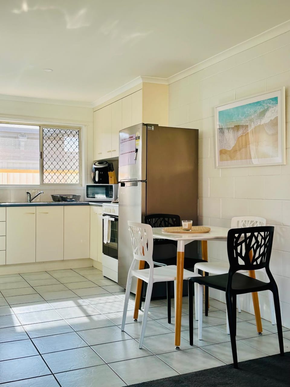 Kitchen or kitchenette, Dining area, minibar, pet friendly, stove, toaster