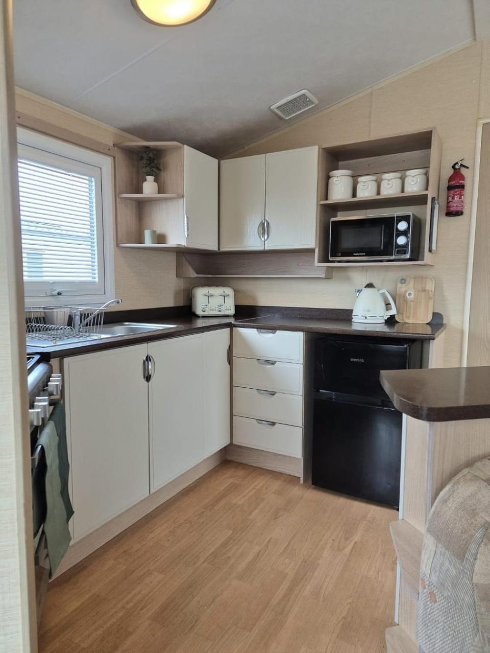 Meadow Lakes 64, 2 double Bedrooms, TVs in each room, pet friendly , WiFi & bed linen - Golden Palm Resort - Meadow Lakes Caravan & Lodge Hire Apartment in Chapel Saint Leonards