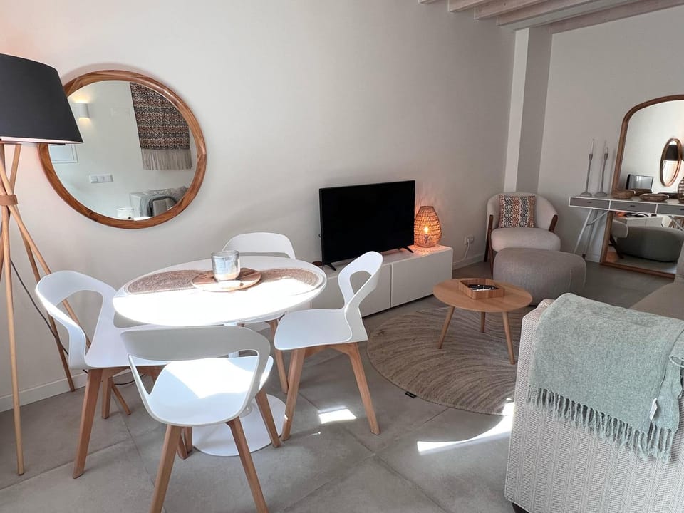 TV and multimedia, Living room, Meals, Meals