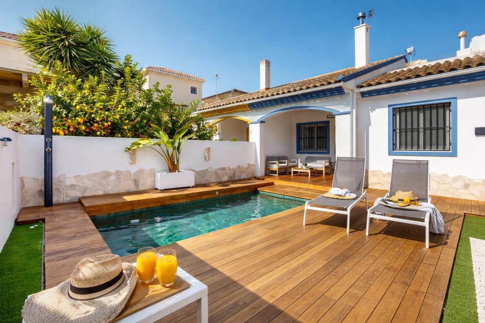 Property building, Patio, Day, Natural landscape, View (from property/room), Balcony/Terrace, Pool view, Swimming pool, sunbed