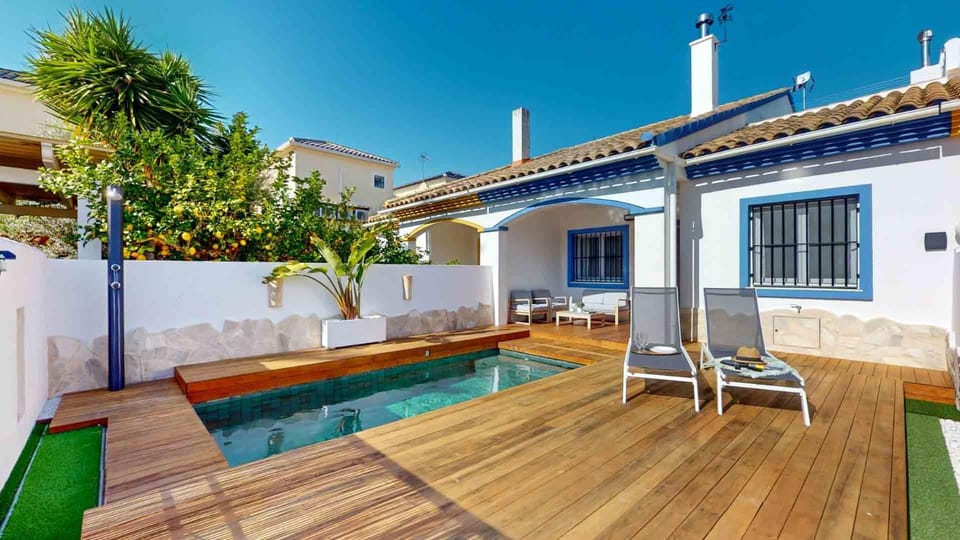 Property building, Patio, Day, View (from property/room), Balcony/Terrace, Pool view, Swimming pool, sunbed
