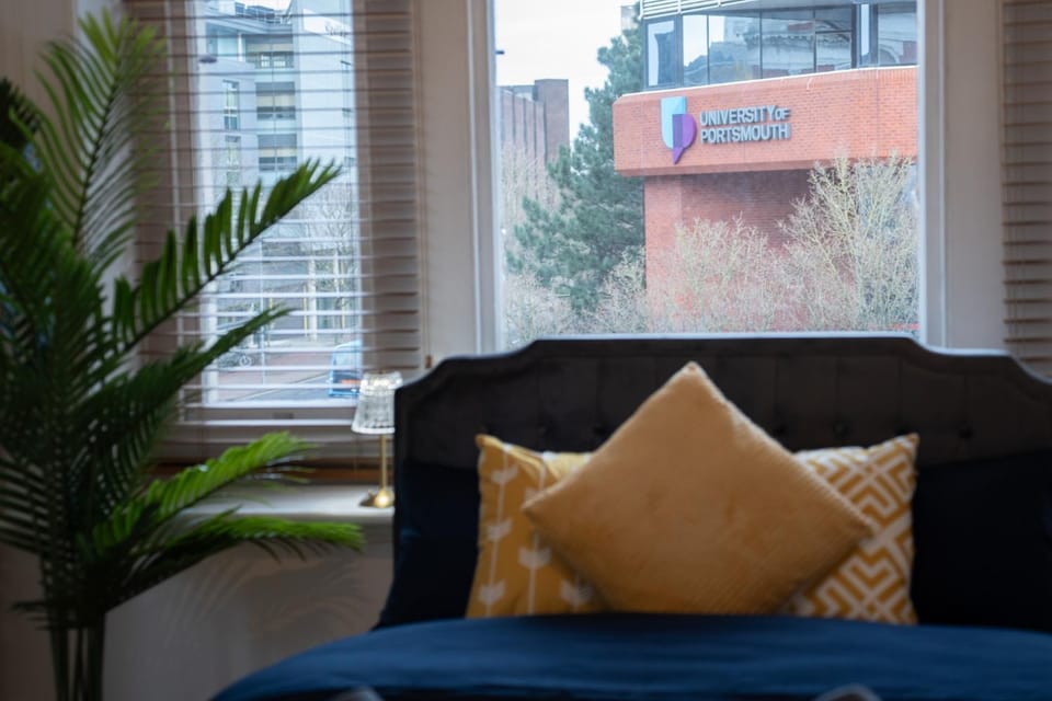 Open Mind Property - Heart of Portsmouth City Centre - Step Away from University Apartment in Portsmouth