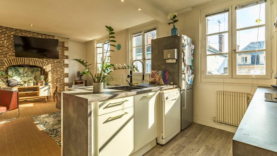 Kitchen or kitchenette