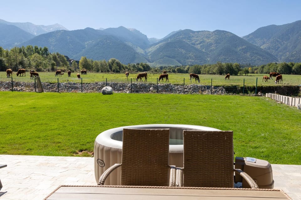 Villa Sofayla w Jacuzzi near the Pirin Golf Resort Villa in Blagoevgrad Province
