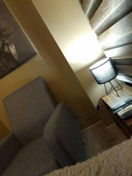 Living room, Photo of the whole room, Seating area, hair dresser