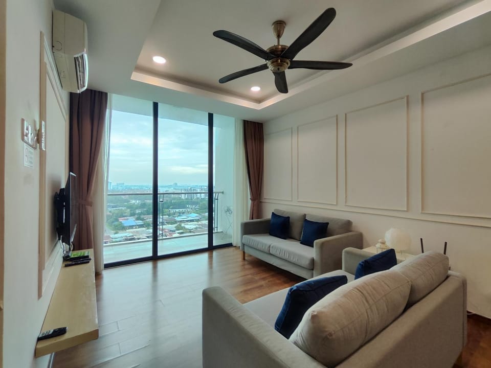 Property building, TV and multimedia, Living room, Seating area, fireplace