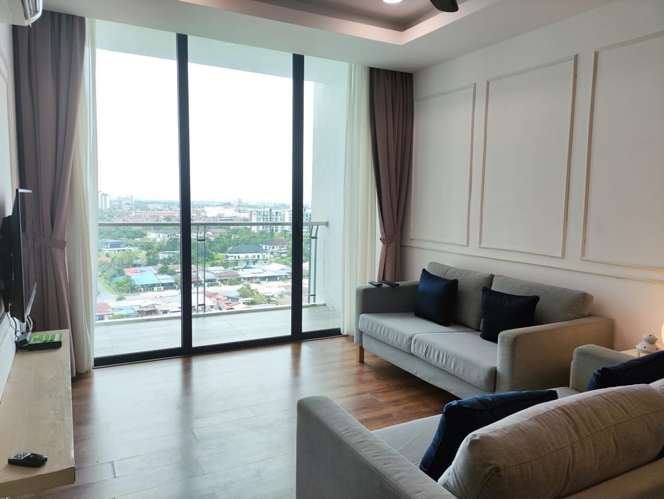 View (from property/room), Balcony/Terrace, Living room, Seating area