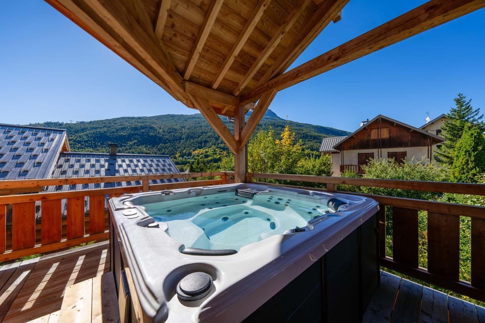 Chalet luxe & spa, BLACK PEARL Chalet in Briançon
