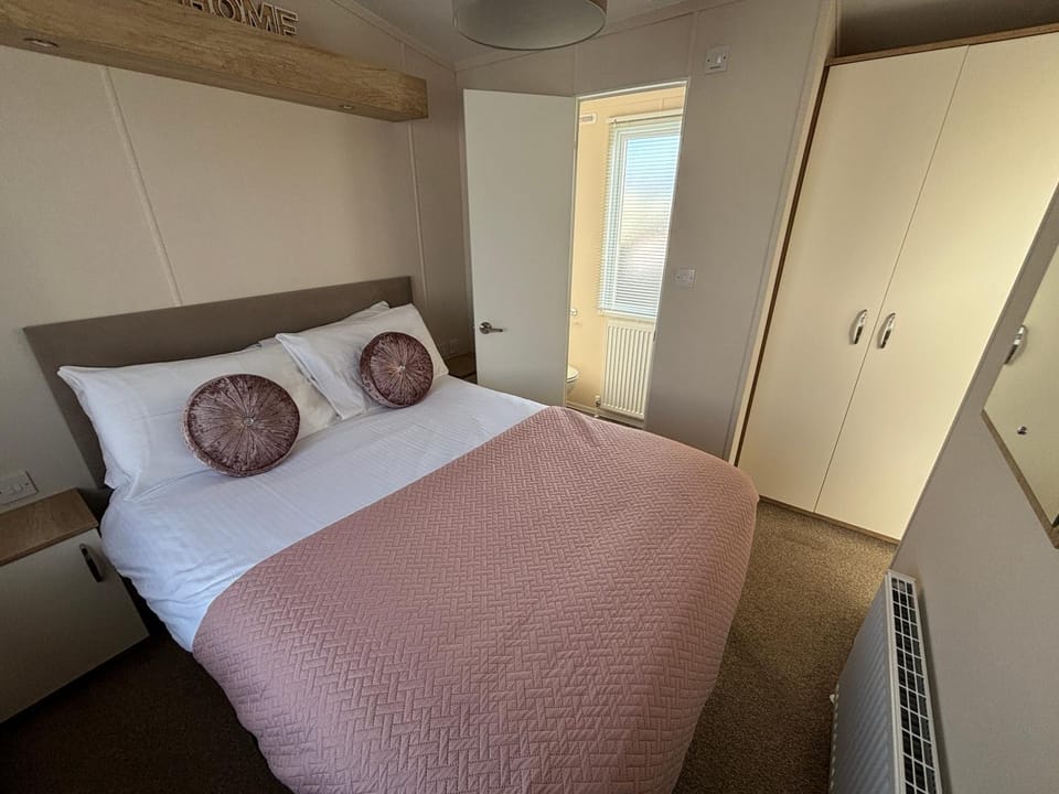 Palm Grove 121 - Golden Palm Resort - Pet friendly, WiFi, close to beach and clubhouse - Meadow Lakes Caravan & Lodge Hire Apartment in Chapel Saint Leonards
