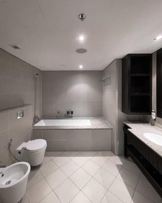 Authentic 2 bdr in Royal Amwaj North Residences Apartment in Dubai