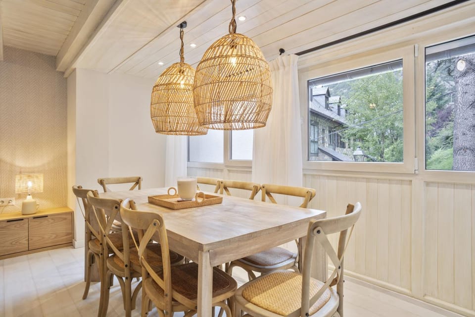 Seating area, Dining area