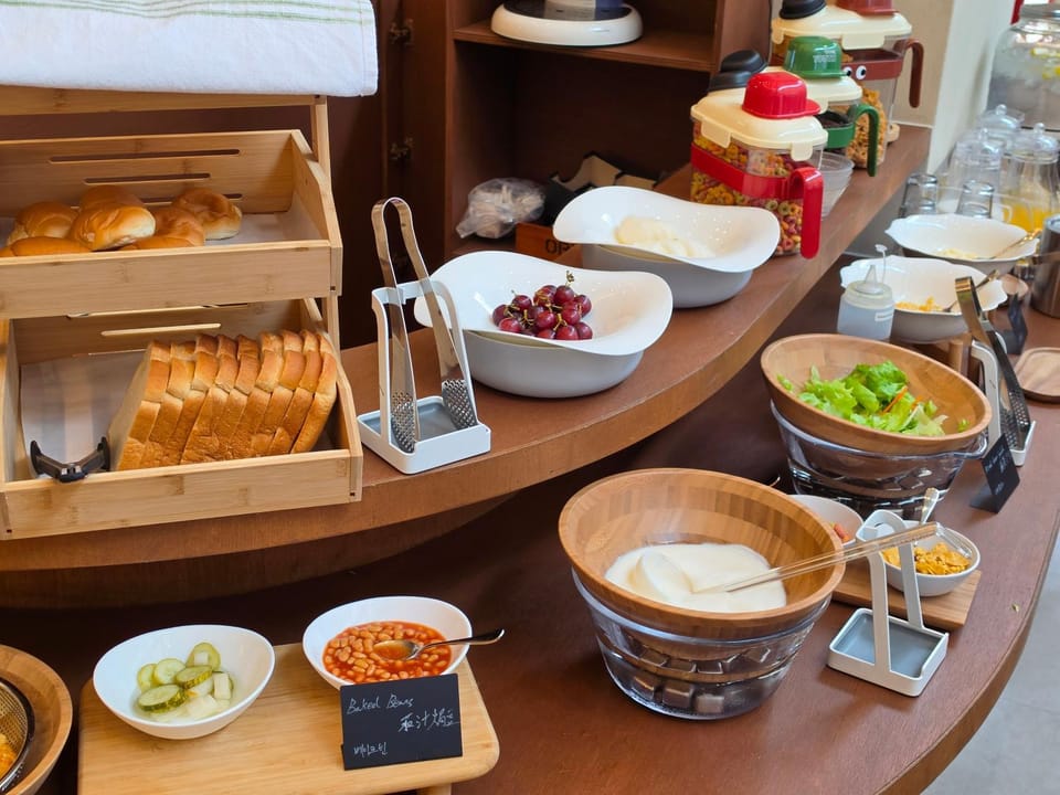Restaurant/places to eat, Breakfast, Buffet breakfast