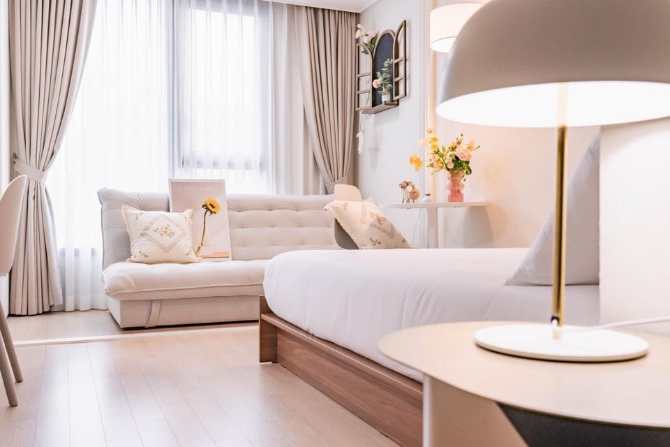 Living room, Photo of the whole room, Seating area