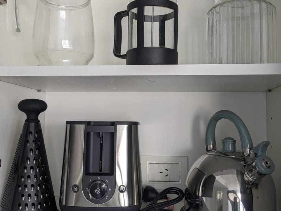 Coffee/tea facilities, toaster