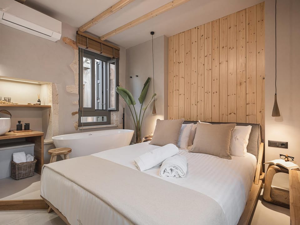 Bed, Photo of the whole room, Bedroom, towels, air conditioner