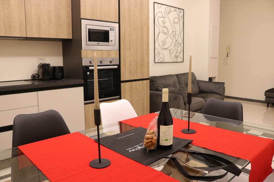 Kitchen or kitchenette, Living room, Seating area, Dining area, minibar, pet friendly, stove