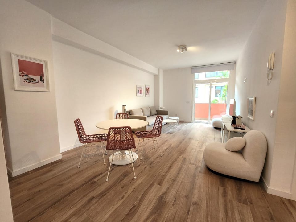 Living room, Photo of the whole room, Seating area, Dining area