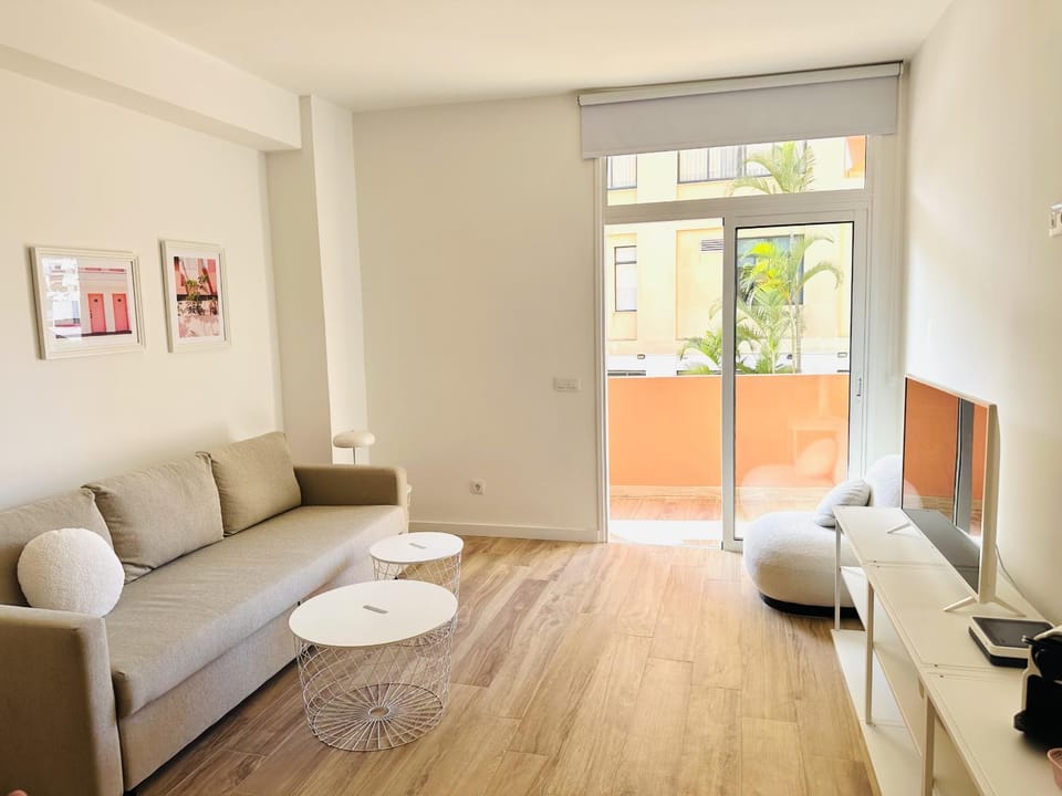 Communal lounge/ TV room, TV and multimedia, Living room, Seating area