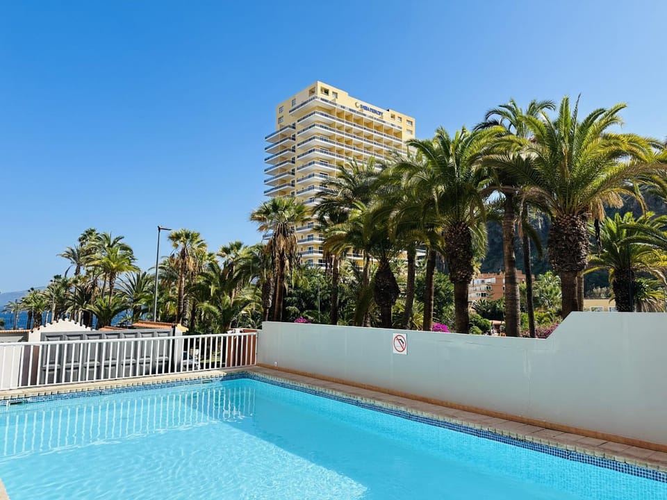 Property building, Day, Pool view, Swimming pool