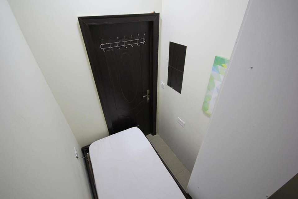 Charming Small Rooms for Girls in Dubai Marina Bed and Breakfast in Dubai