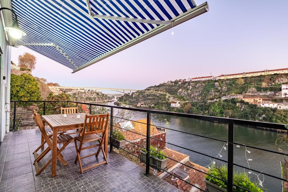 View (from property/room), Balcony/Terrace, River view