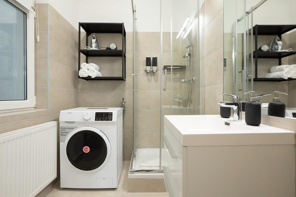 Shower, towels, washing machine